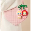 CRYBABY Crying For Love Series – Κρεμαστή Κάρτα Βινυλίου με Λούτρινο Φόρεμα (Σ’ αγαπώ πολύ, Κεράσι)