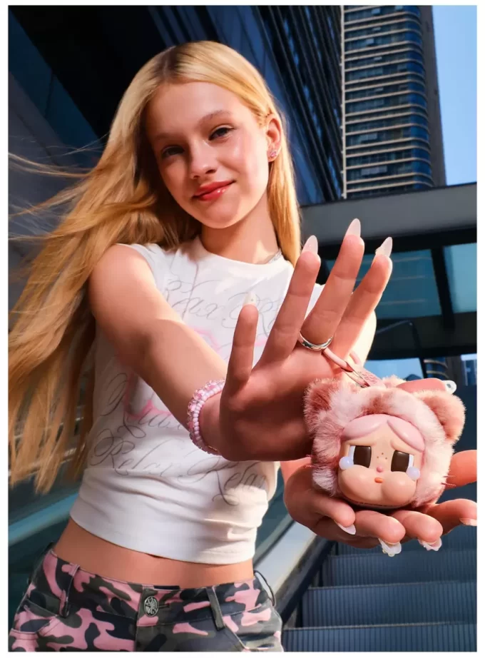 CRYBABY Wild But Cutie Series – Λούτρινο Κρεμαστό Κουτί Στρίφτ από Βινύλιο