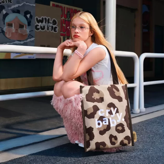 Τσάντα ώμου CRYBABY Wild But Cutie Series