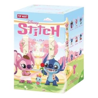 Φιγούρες Disney Stitch On a Date σε Σφραγισμένη Θήκη (1 Τυφλό Κουτί)