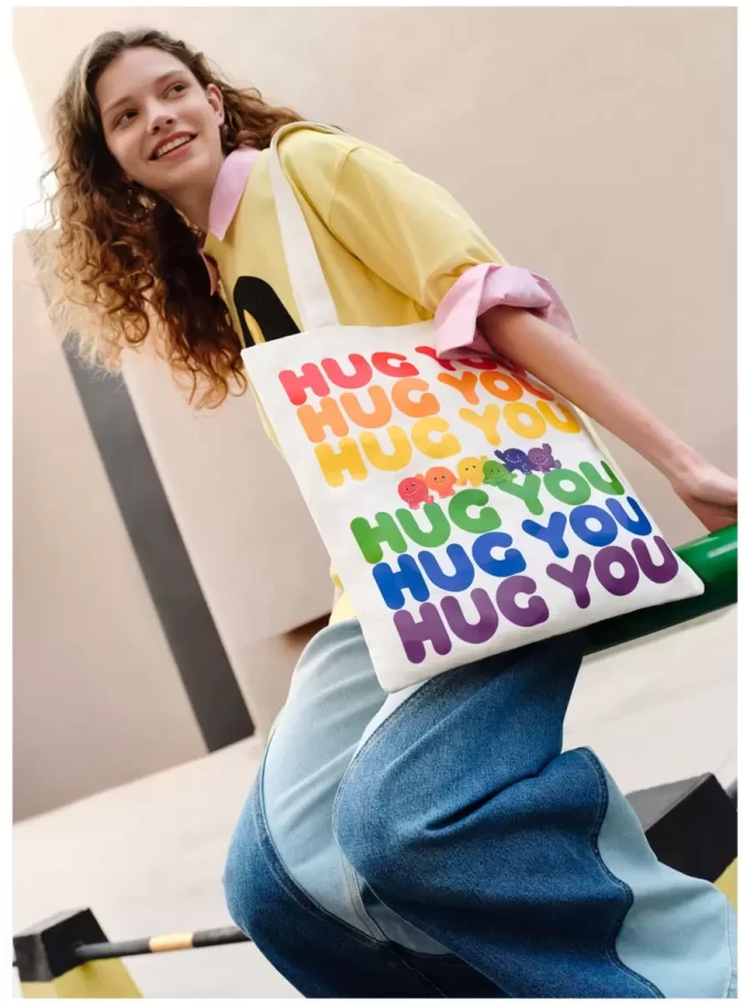 ΣΕΙΡΑ INSTINCTOY HUG YOU – Τσάντα από καμβά