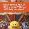 MEGA SPACE MOLLY 100% × Σειρά Emoji™